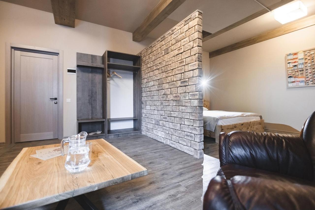 罗夫诺 Pieno Piano酒店 外观 照片